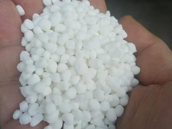 Mi a különbség a szabályozott hatóanyag-leadású műtrágyák és a lassú hatóanyag-leadású műtrágyák között?